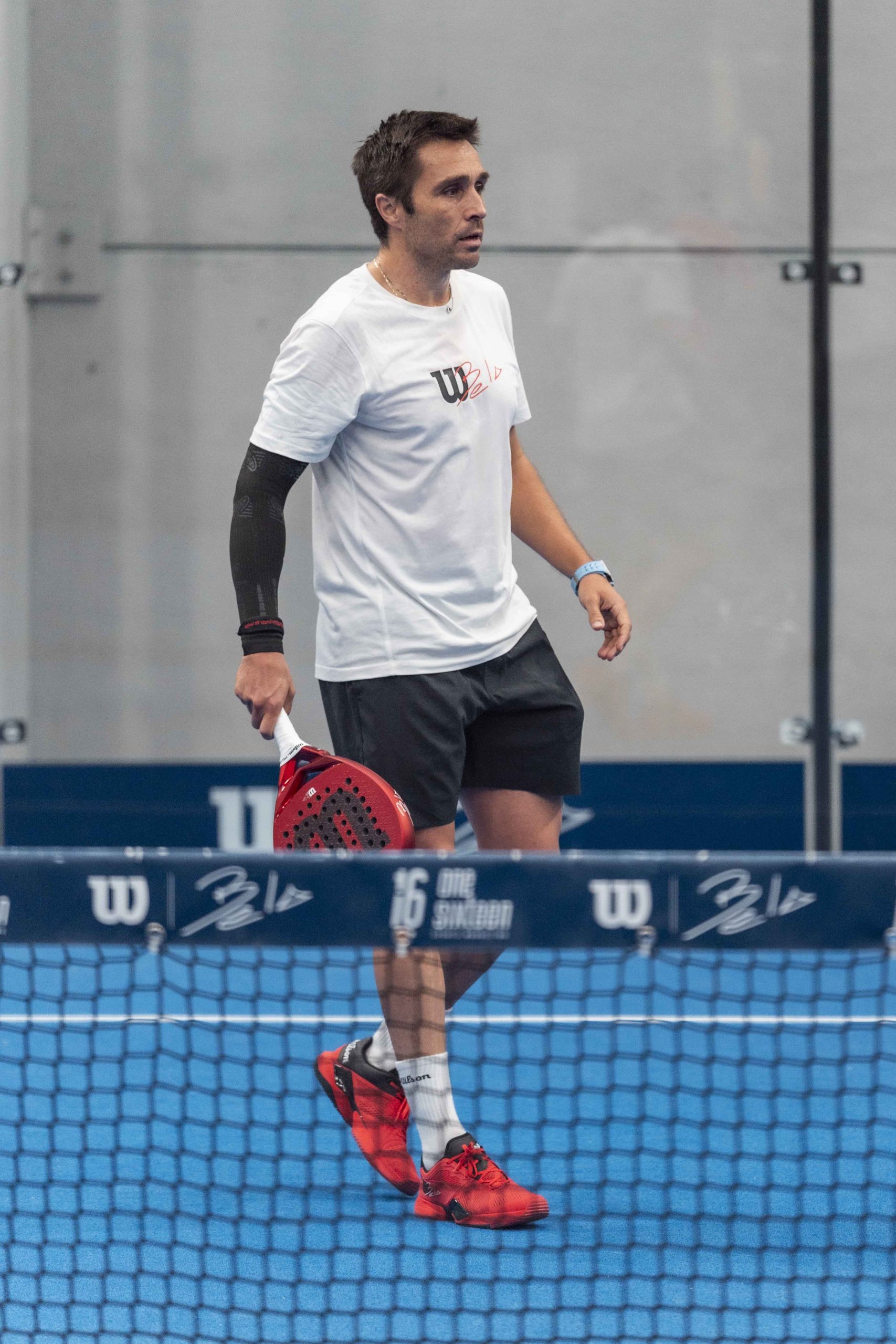 DSC09669 Scaled pessoa a jogar padel